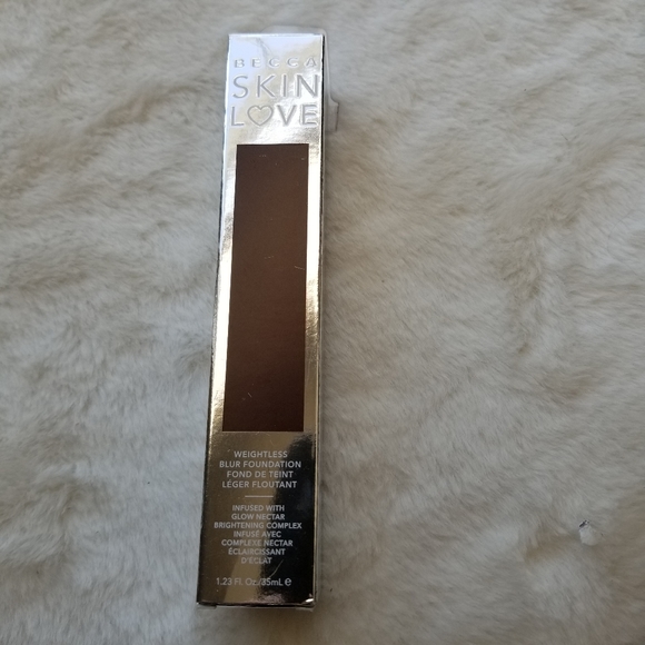 Becca Weightless Blur Skin Love Foundation - Picture 2 of 6